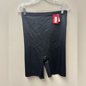 Spanx Black Mid Thigh‎ Shaping Womens Shorts
